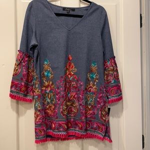 Calessa blue embroidered tunic top size small, NWT